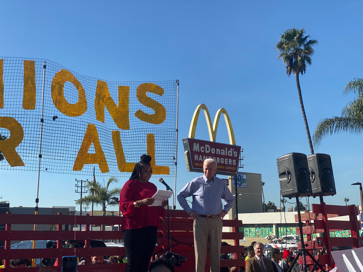 FightForAUnion's tweet image. Tune into @Fightfor15LA for live coverage of massive low wage worker strike happening in LA NOW. @JoeBiden currently addressing workers in the lead up to #DemDebate #UnionsForAll #FightFor15