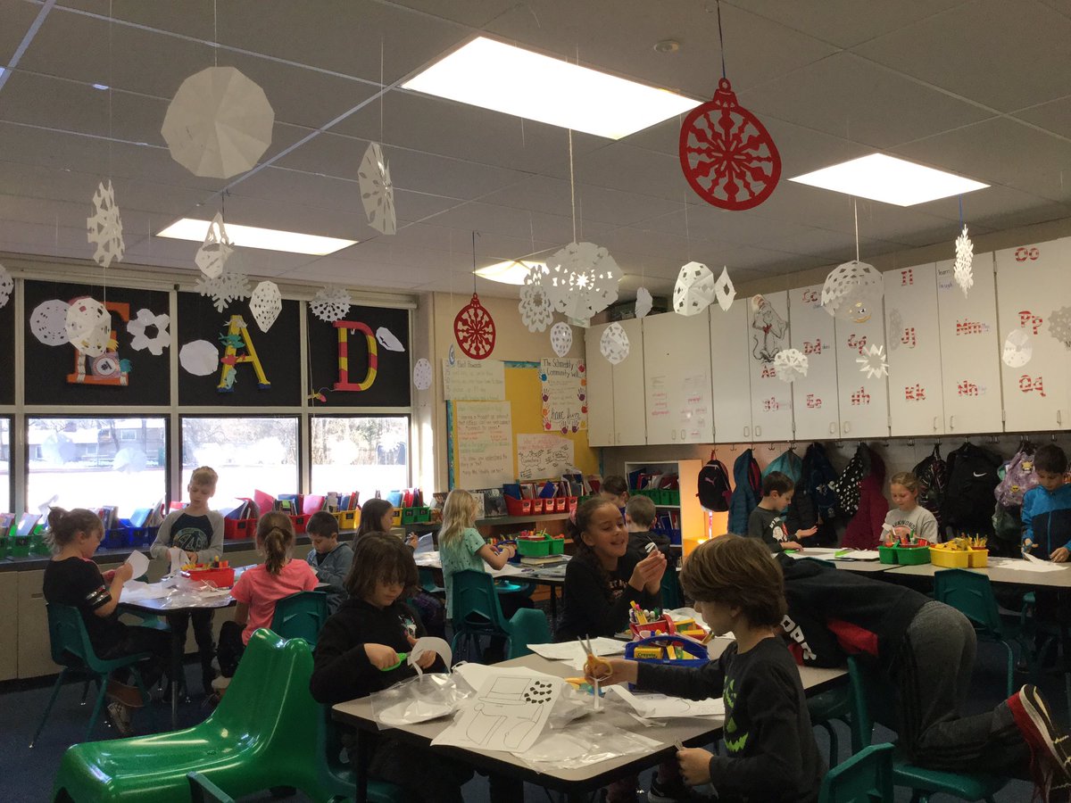 schmeahly's tweet photo. Thanks you room parents! Check out our awesome snowflakes to help us celebrate our winter party tomorrow! @RidgewoodES #winterwonderland https://t.co/UnTRNok5nk