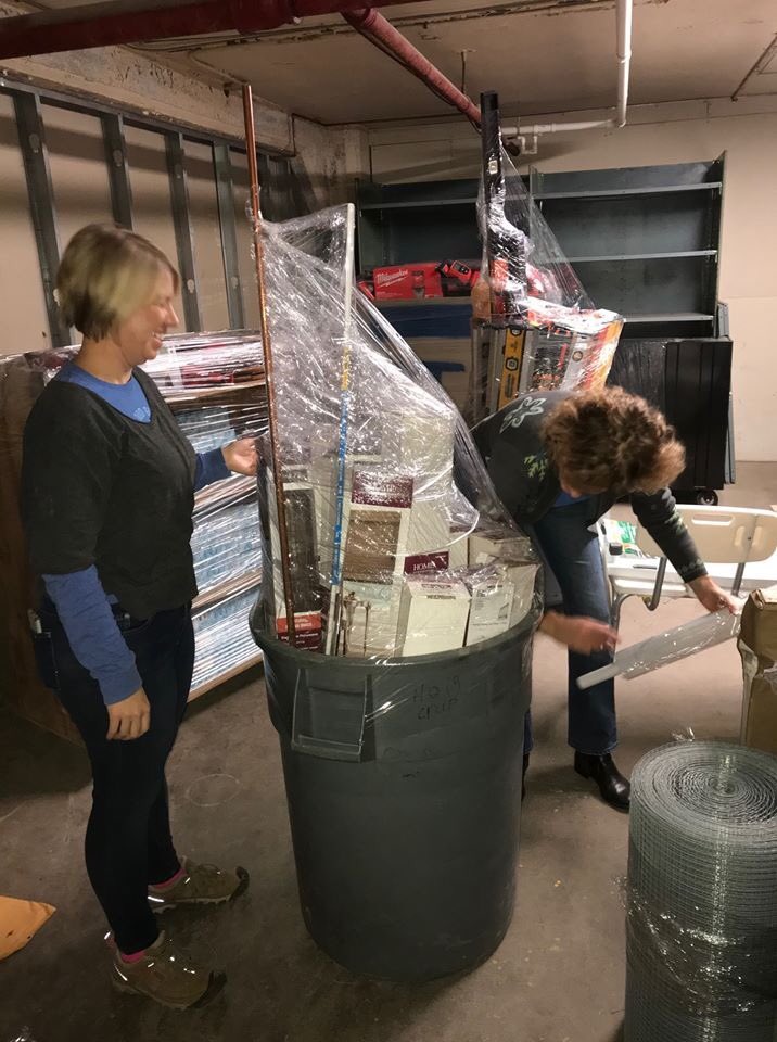 ChrisAbeleMKE's tweet photo. We volunteered this morning at Revitalize Milwaukee (@rtmilwaukee) to help them prepare to move into the new year. 2020 marks their 20th year and they are positioned to serve more homeowners who help keep neighborhoods strong! Thank you for having us! #BlockBuildMKE ๐ช๐พ๐ก https://t.co/9sBskPSBMz
