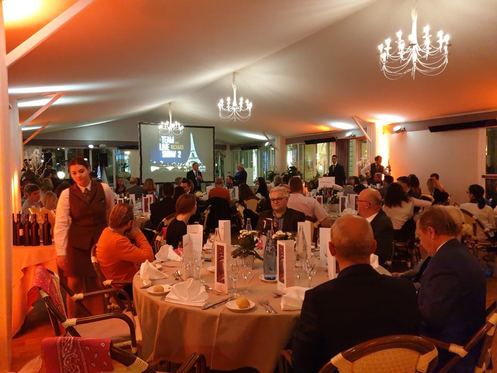 ATI_CotedAzur's tweet photo. 🎉Ce soir les membres et partenaires de l'#APPIM sont réunis au @CarltonCannes pour la soirée de fin d'année. Une ambiance de fête au 🔝💃🕺🏻 
@JpSavarino  @SfecciD @MISIRACAP @CCIcotedazur 
#FilièresIndustrie06 https://t.co/wZLLobESii