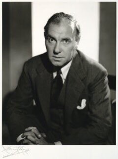 •
#RalphRichardson 
•
1. Irving Penn. 
2. Cecil Beaton. 
3. Bill Brandt. 
4. Anthony Buckley. 
•