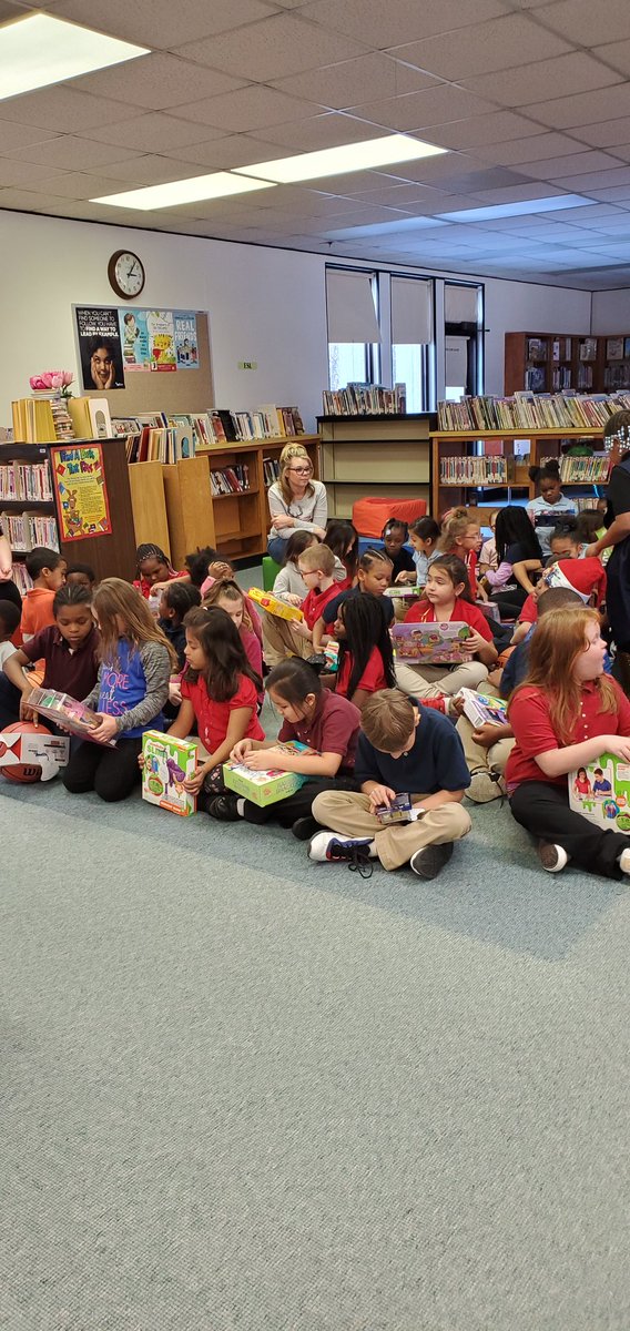 PMiller114's tweet photo. We would like to thank our partners at #americold for donating a toy to every student. Happy Holidays! https://t.co/MiiOhcEVjO