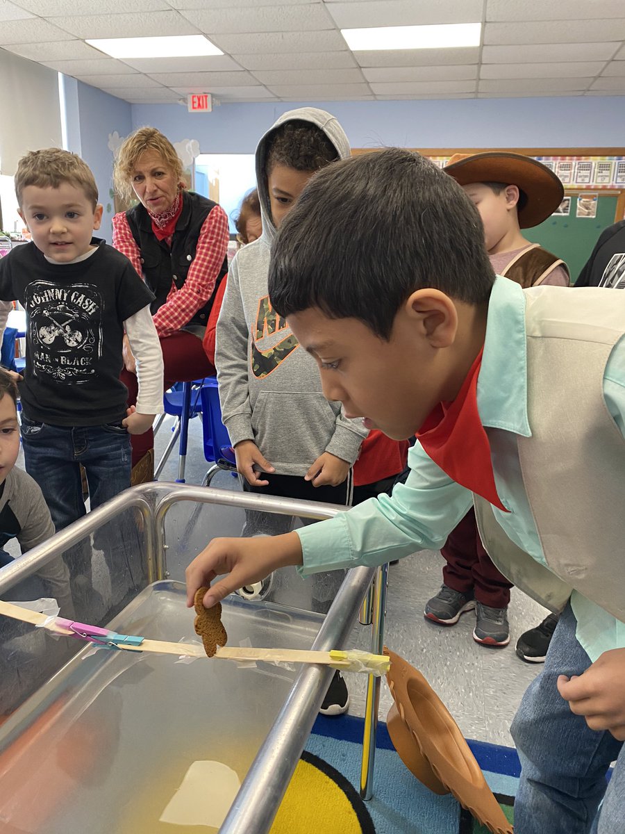 Emily Rendine Run Run As Fast As You Can You Can T Catch Me I M The Gingerbread Man Building Bridges And Boats For Our Gingerbread Men With Our Kindergarten Buddies Missmennucci