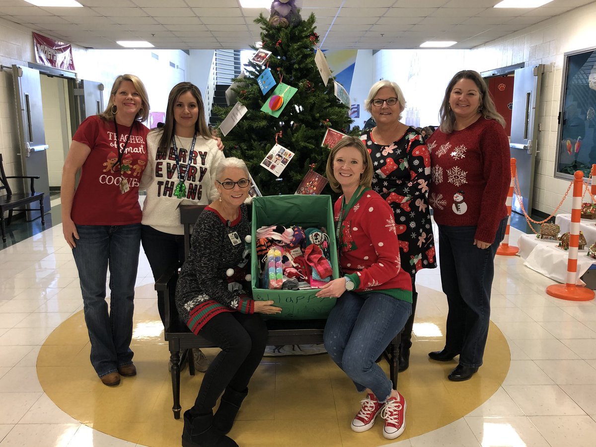 cbacon1174's tweet photo. Canyon Ridge Staff collected items for Wonders &amp; Worries https://t.co/gd2ekaqISQ
