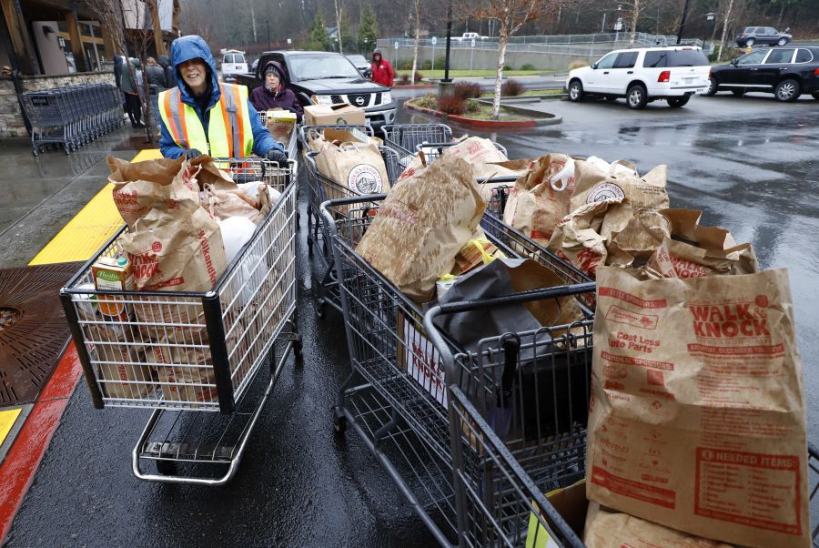 thecolumbian's tweet photo. Walk & Knock collects 276,220 pounds of food during drive https://t.co/1TcrQMVGRn #walkandknock #Clarkwa #Vanwa https://t.co/3XgyDciQvq