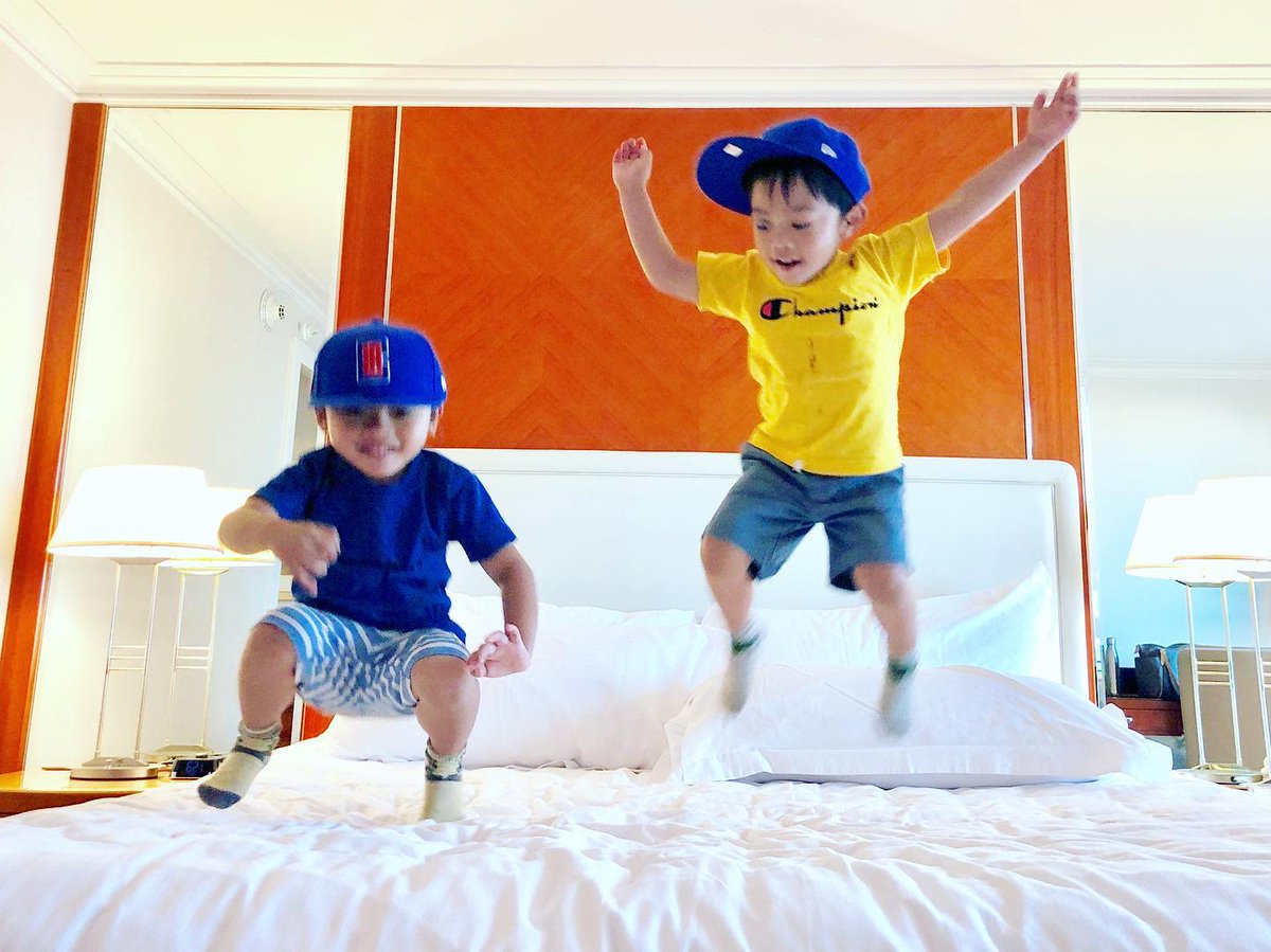marriottgaslamp's tweet photo. Two little ones jumping on the bed. 
📷: mr.dkla

#MarriottGaslamp #SanDiego #GaslampQuarter #DowntownSD  #TravelBrilliantly https://t.co/BVgk3n1a8v