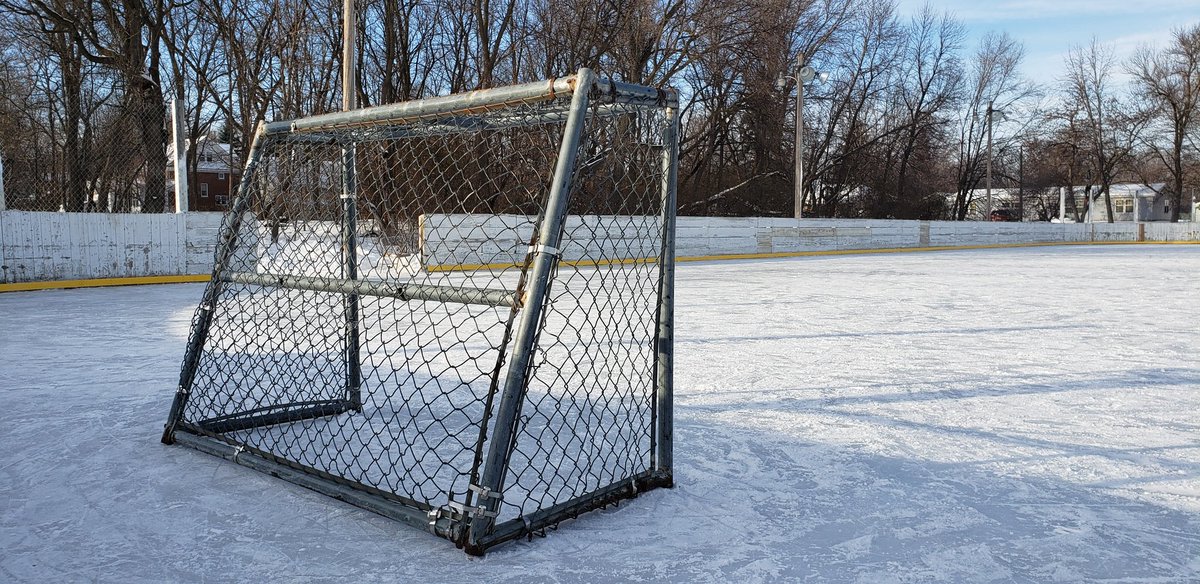 VintageMNHockey's tweet photo. There's something so magical, &amp; vintage about a nice City maintained outdoor ice sheet - especially on a cool crisp, &amp; sunny day in Minnesota. We always stop to photograph when driving by any rink https://t.co/ZKZW7fHpow