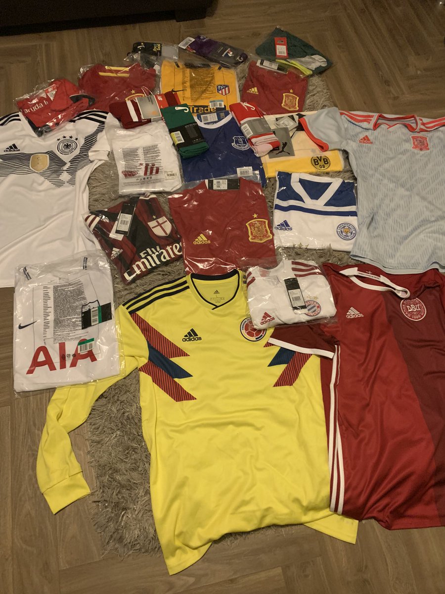 Kititout1's tweet photo. Imagine coming home from giving kits out to this parcel from @FootballJOE unreal what is happening right now and the solidarity is immense โค๏ธโค๏ธ๐โ๐๐โฝ๏ธ๐ค๐ค๐ค #kititout #footballjoe https://t.co/23ARPVi37L