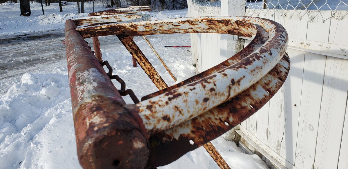 VintageMNHockey's tweet photo. There's something so magical, &amp; vintage about a nice City maintained outdoor ice sheet - especially on a cool crisp, &amp; sunny day in Minnesota. We always stop to photograph when driving by any rink https://t.co/ZKZW7fHpow