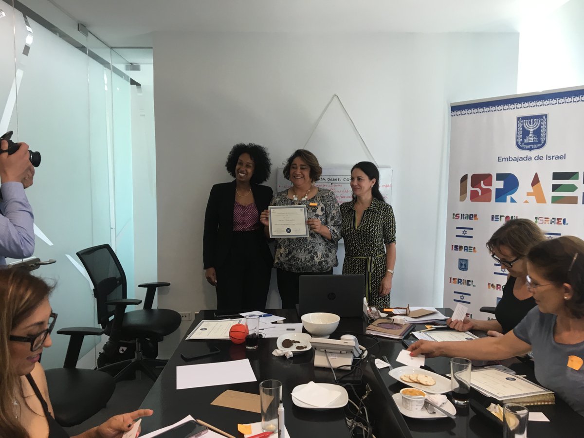 FIndependizate's tweet photo. Revive las mejores imágenes del Taller "S.O.S. para emprendedores en tiempos turbulentos". Agradecemos a los que participaron, a Horacio Kurland y a la Embajada de Israel. Si te interesa ser parte de este taller, escríbenos a veronica.mujica@fundacionindependizate.cl https://t.co/cNKHfRHiSs
