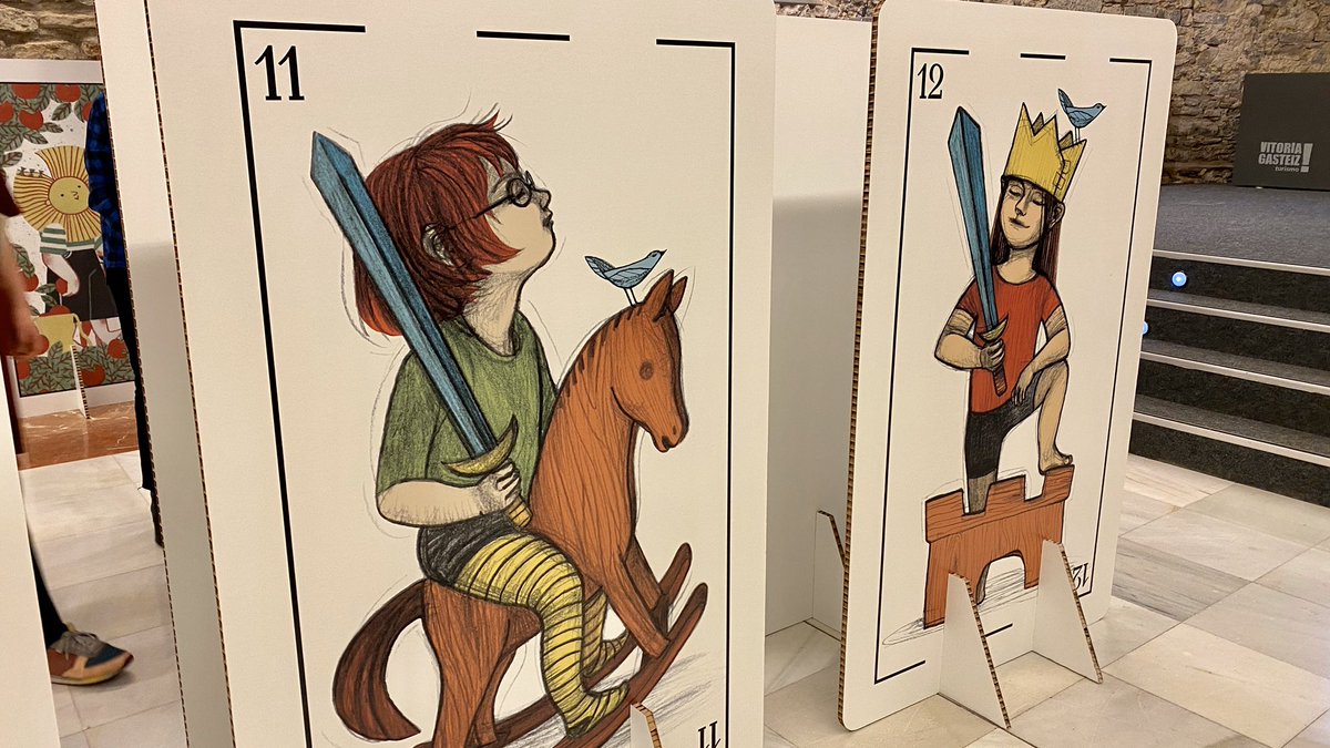 Algunas fotos sobre la exposición de la Baraja ilustrada del <a href="/mazokaferia/">MAZOKA MARRAZKI AZOKA</a> y <a href="/NaipesFournier/">Naipes Fournier</a> que se ha inaugurado esta tarde en #vitoriagasteiz