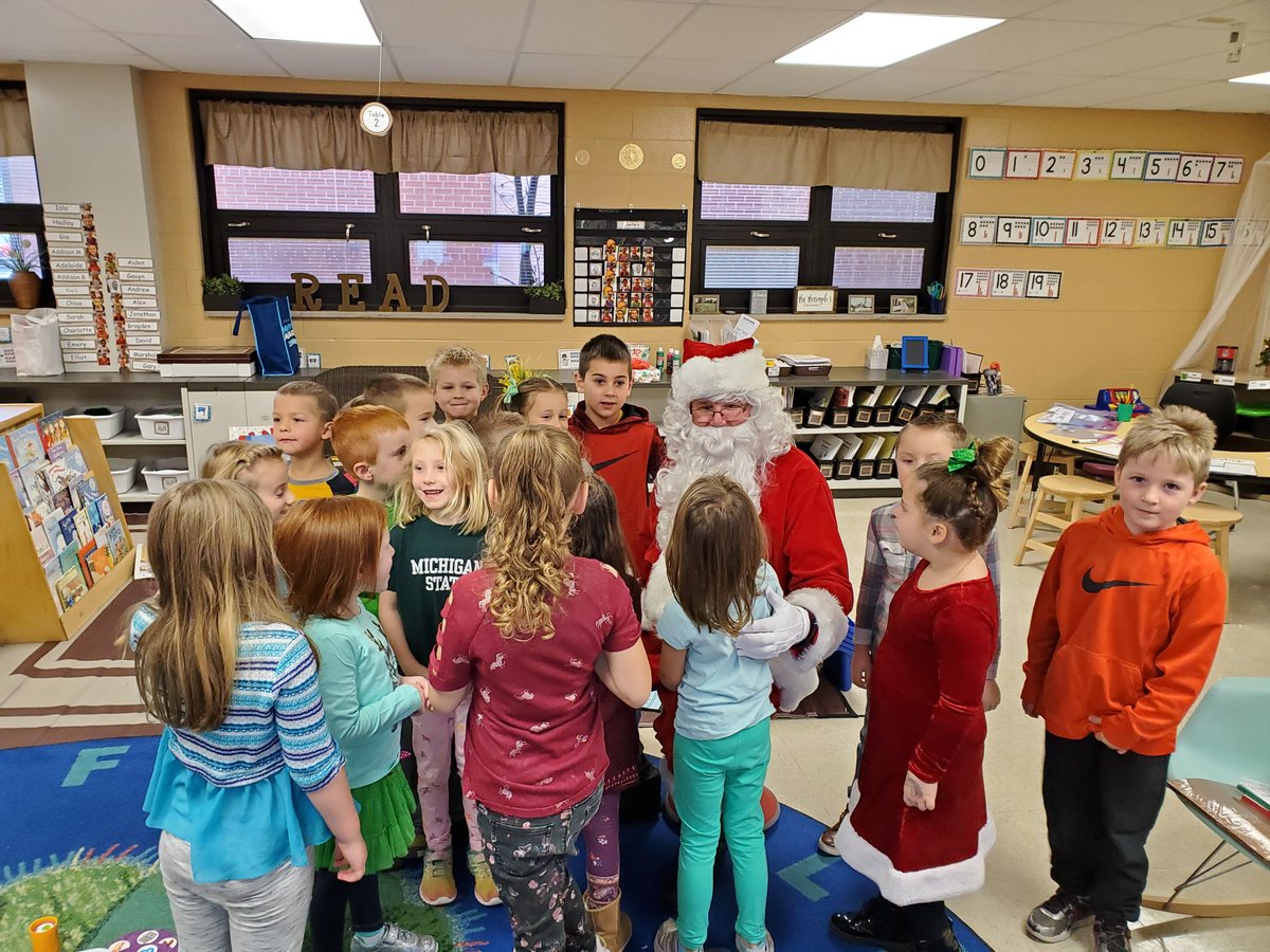 PARKWDprincipal's tweet photo. Parkwood had a very special visitor today! https://t.co/TA2WxChniG