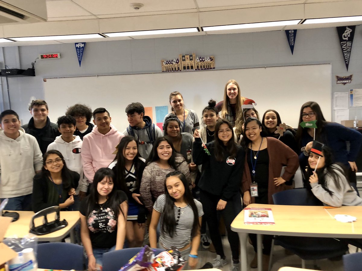 Adriana_S0t0's tweet photo. Happy holidays from my AVID family to yours! @WheelingHS_AVID @RojasWHSAVID @ErinEjnik @ailed_duenas @bailon1_carina @LissetteCalde18 @Wheeling_Cats #ThisIsAVID #CatSpirit 🎁😻🎄 https://t.co/fDf27yb7TM