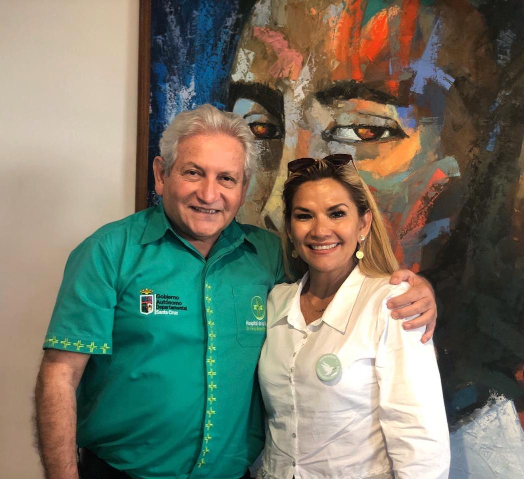 JeanineAnez's tweet photo. Me reuní con el Gobernador de Santa Cruz @RubenCostasA, con el cual hablamos de los nuevos desafíos que se nos viene después de los 14 años de resistencia democratica  que tuvo este noble departamento. https://t.co/suHoEwIsPx