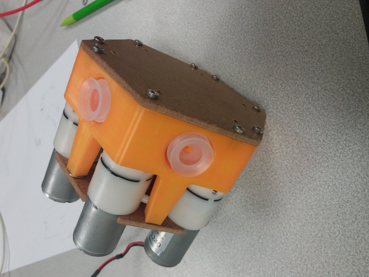 Aujourd'hui les anciens ont commencé à assembler leur "gatling à gobelet" ! Une petite CNC nous permet de prototyper des découpes en MDF en quelques minutes ! #CDR2020