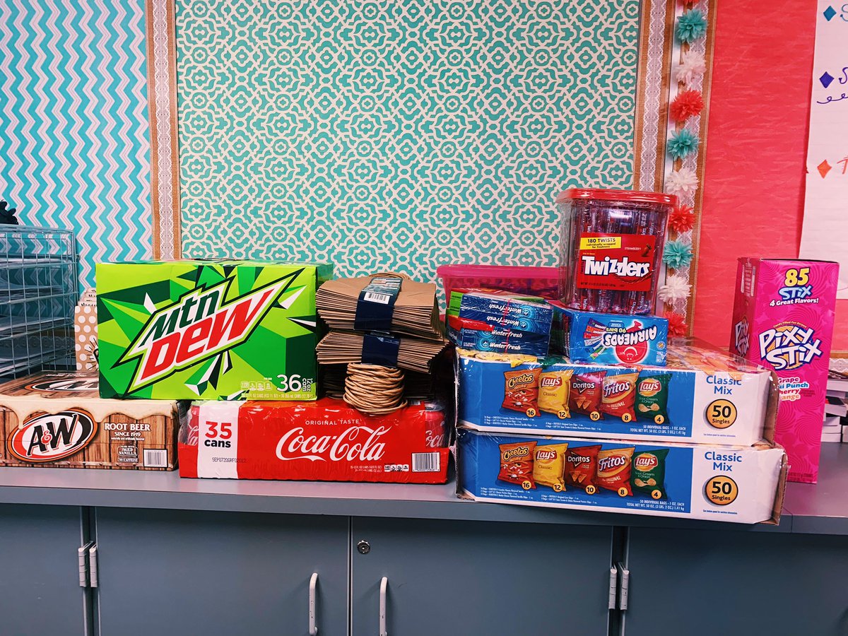 We’re doing random acts of kindness tomorrow!! The goal is to pass out 💯 bags 🤩 Make someone’s day!!! 💚❤️