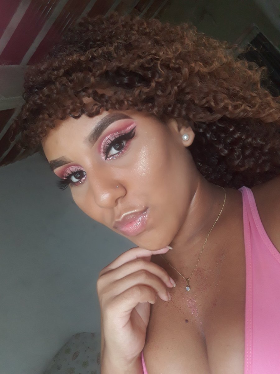 ThainaDutra8's tweet image. +4 da make de hj💄💗
#makeup #MakexMake #make4make #make