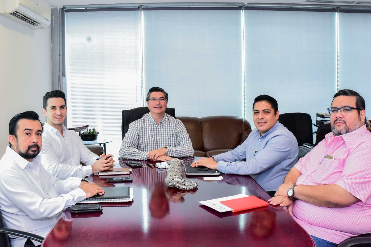 SemadesTabasco's tweet photo. El titular de #SEDENER, @josedelavegaa, se reunió con el Pte. de @coparmextabasco, José Luis Zuñiga Lozano, quien refrendó su compromiso para seguir estableciendo mecanismos de cooperación para generar acciones que fortalezcan y promuevan el desarrollo de la industria energética. https://t.co/hmPrqAstwu