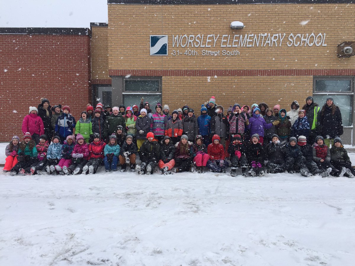 Wowza!!! Kindness is spreading all over Wasaga Beach with students <a href="/WorsleyES/">Worsley E.S.</a> .  Our grade 5 and 6 students headed out today to deliver random acts of kindness to our community. <a href="/WorsleyES/">Worsley E.S.</a> We Choose Kind!