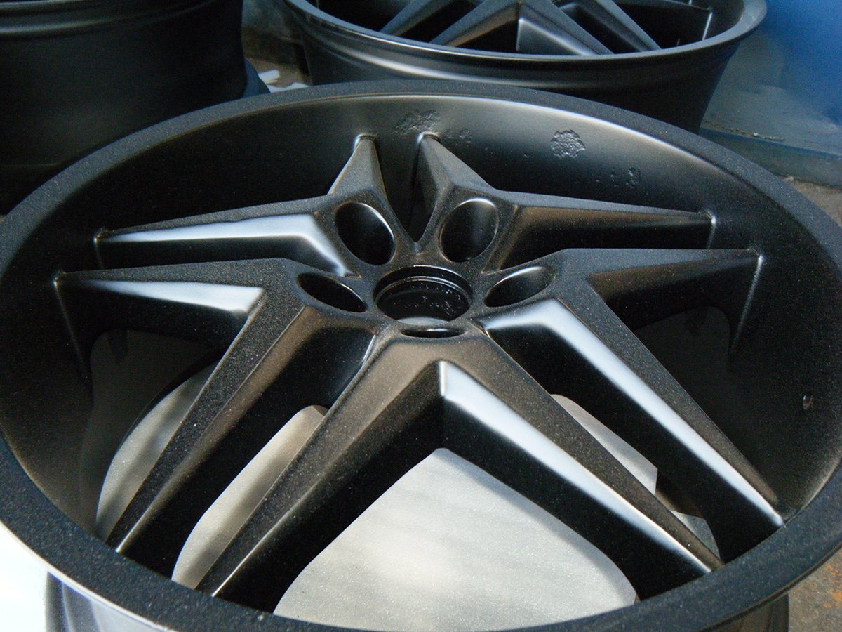 TeffLine's tweet image. Our applicators are hard at work powder #coating a bunch of rims - see the before and after shots below!

The #automotive sector is just one of the MANY industrial sectors we serve.

See how market leaders use our coatings to stay ahead of the competition:
bit.ly/34EAaHl