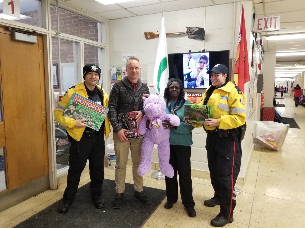 VillageTownCops's tweet photo. Donated toys from CGSL softball league went to Church St Junior School and Rose Ave Public School  today ^as #MerryChristmas @TPS51Div @TDotGayCop https://t.co/La48I5O83j