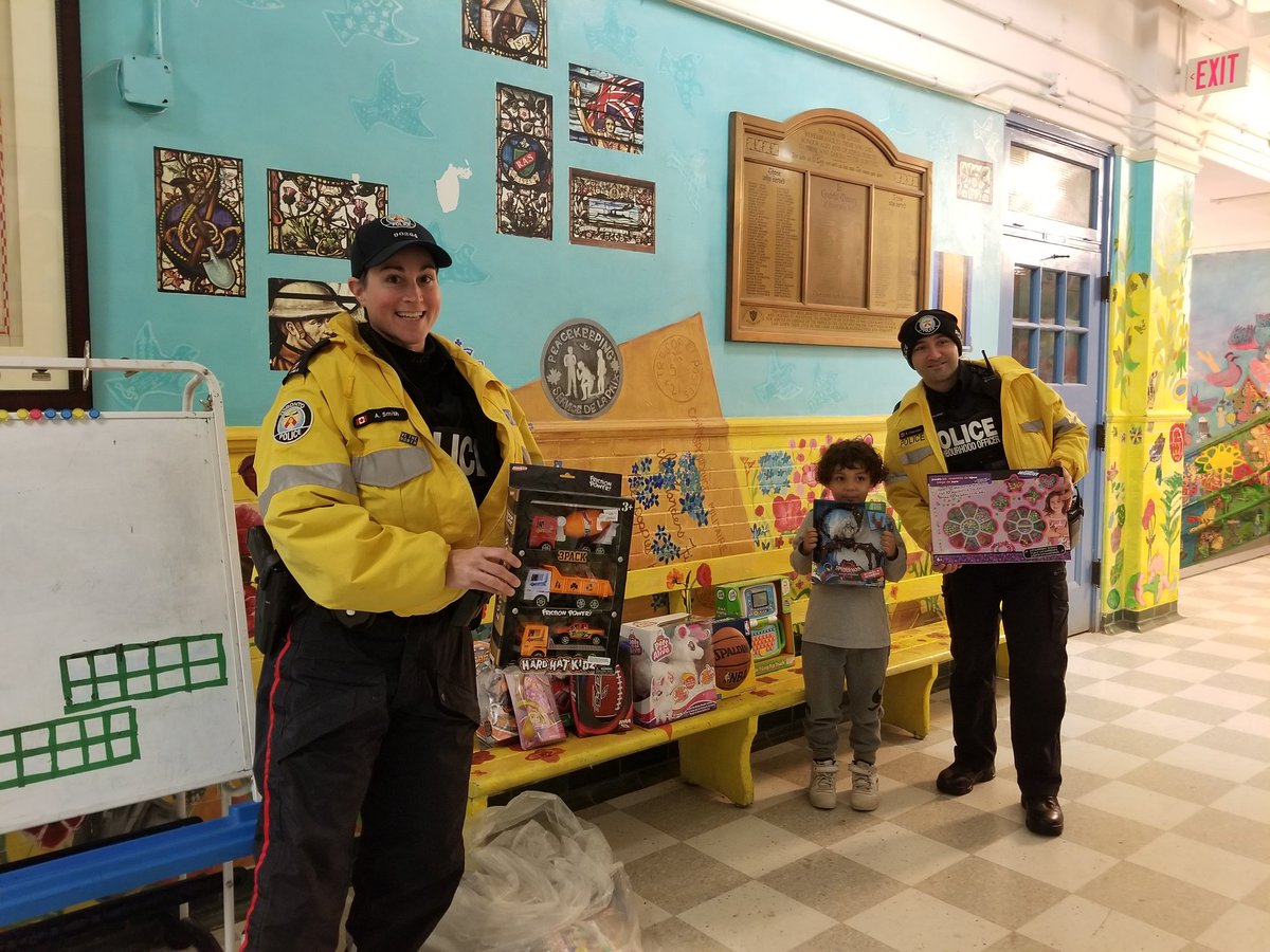 VillageTownCops's tweet photo. Donated toys from CGSL softball league went to Church St Junior School and Rose Ave Public School  today ^as #MerryChristmas @TPS51Div @TDotGayCop https://t.co/La48I5O83j