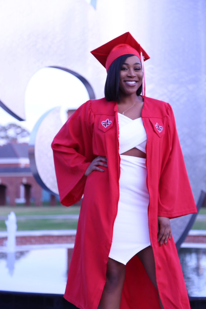 NydiaaMariee_'s tweet photo. Tomorrow I graduate from college &amp; I’m ONLY 21!I managed to pull it off in 3 YEARS w/ full time job &amp; 100+ community service hours later. It wasn’t easy, but I can proudly &amp; humbly say I’m DONE!Oh and your girl bagged a job with 11 days left in her undergrad career!Won’t he do it https://t.co/9X6ZHZmGnw