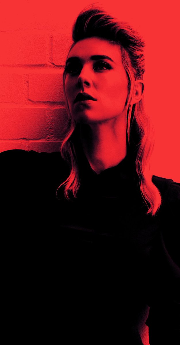 ʏᴏᴜ ꜱᴀɪᴅ ꜱʜᴇ'ꜱ ꜱᴄᴀʀᴇᴅ ᴏꜰ ᴍᴇ? 
    ɪ ᴍᴇᴀɴ...
       ɪ ᴅᴏɴ'ᴛ ꜱᴇᴇ ᴡʜᴀᴛ ꜱʜᴇ ꜱᴇᴇꜱ

ʙᴜᴛ ᴍᴀʏʙᴇ ɪᴛ'ꜱ 'ᴄᴀᴜꜱᴇ 
     ɪ'ᴍ ᴡᴇᴀʀɪɴɢ ʏᴏᴜʀ ᴄᴏʟᴏɢɴᴇ