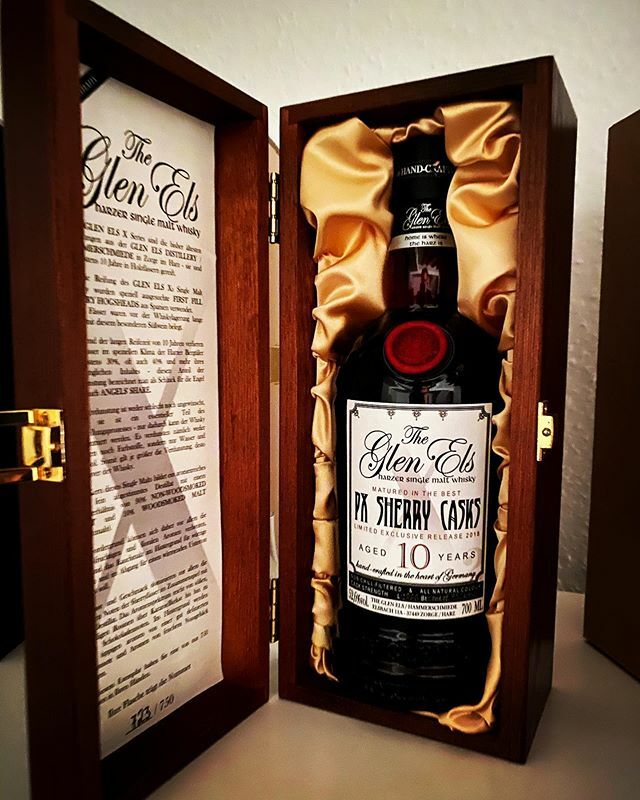 [Werbung unbezahlt] .
Glen Els X2 2018 (PX SHERRY CASK) 10 years
.
1 of 750 UNIQUE Bottles .
.
#whisky #gleels #glen_els #sherry #singlemalt #winter #krefeld #lovelife #lovemylife #life #instapic #whiskygram #whiskylover #instacool #bestoftheday #instawh… ift.tt/35FGPCk