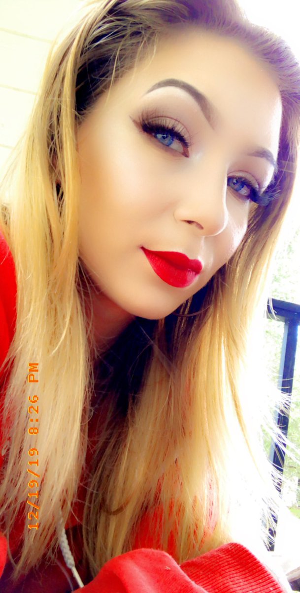 CorreiaKayla's tweet photo. @JeffreeStar  #jawbreakerpallet and #Exclusive mystery shade 🤤🤤🥰 and celebrity skin as liner .. https://t.co/1Jbfy89emp
