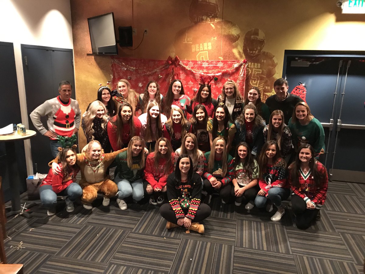 UNC_BearsSB's tweet image. Happy Holidays!!  From our UNC Family to yours.