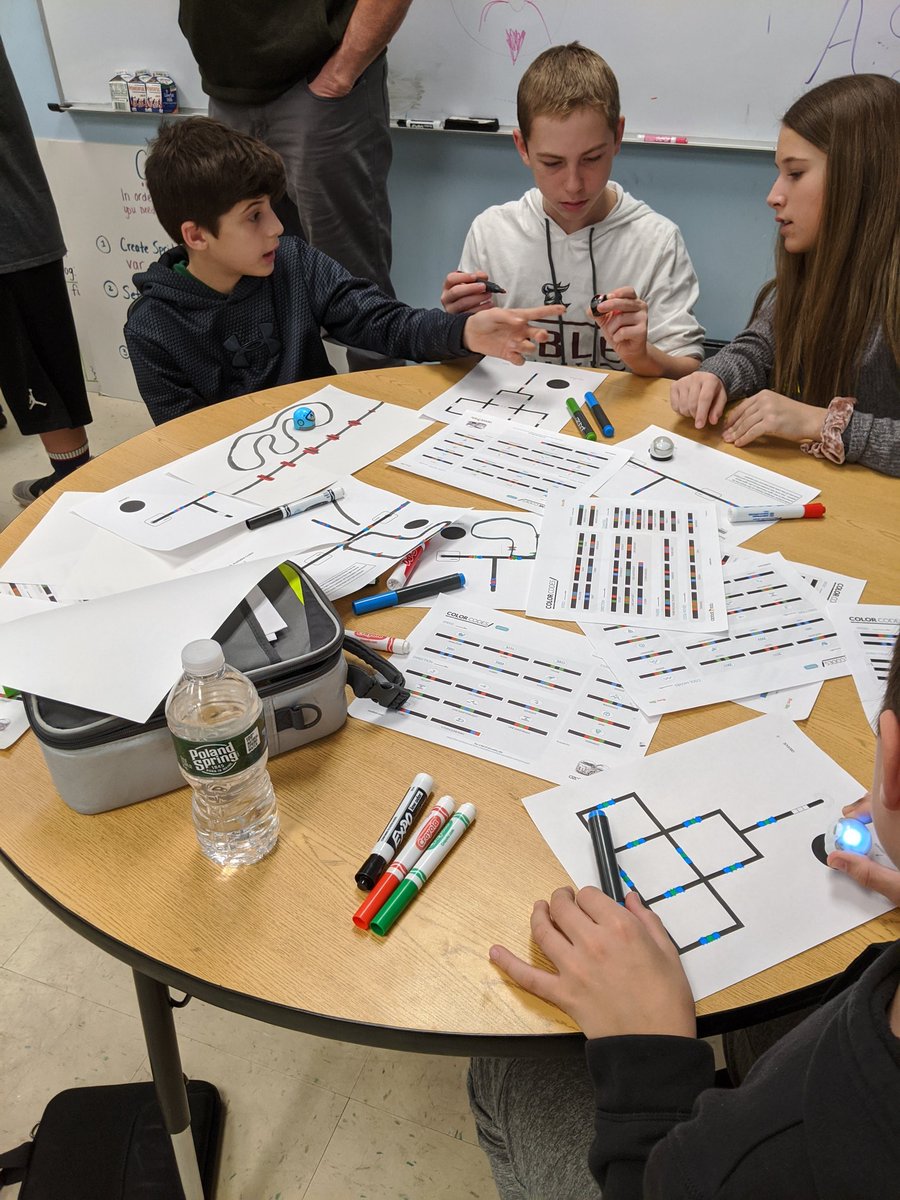 DumontTech's tweet image. @Ozobot at #CodeALaMode #HourofCode2019 @nmspride