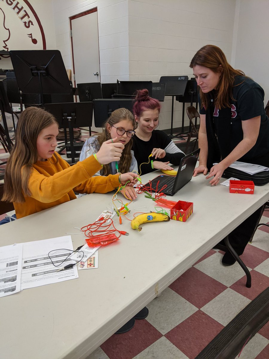 DumontTech's tweet image. @makeymakey piano at #CodeALaMode #HourofCode2019 @nmspride #WeAreNoble #STEAM