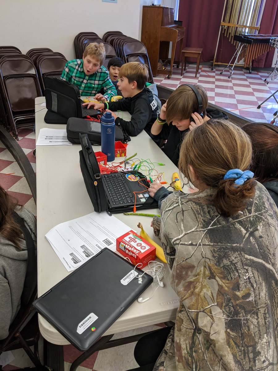 DumontTech's tweet image. @makeymakey piano at #CodeALaMode #HourofCode2019 @nmspride #WeAreNoble #STEAM