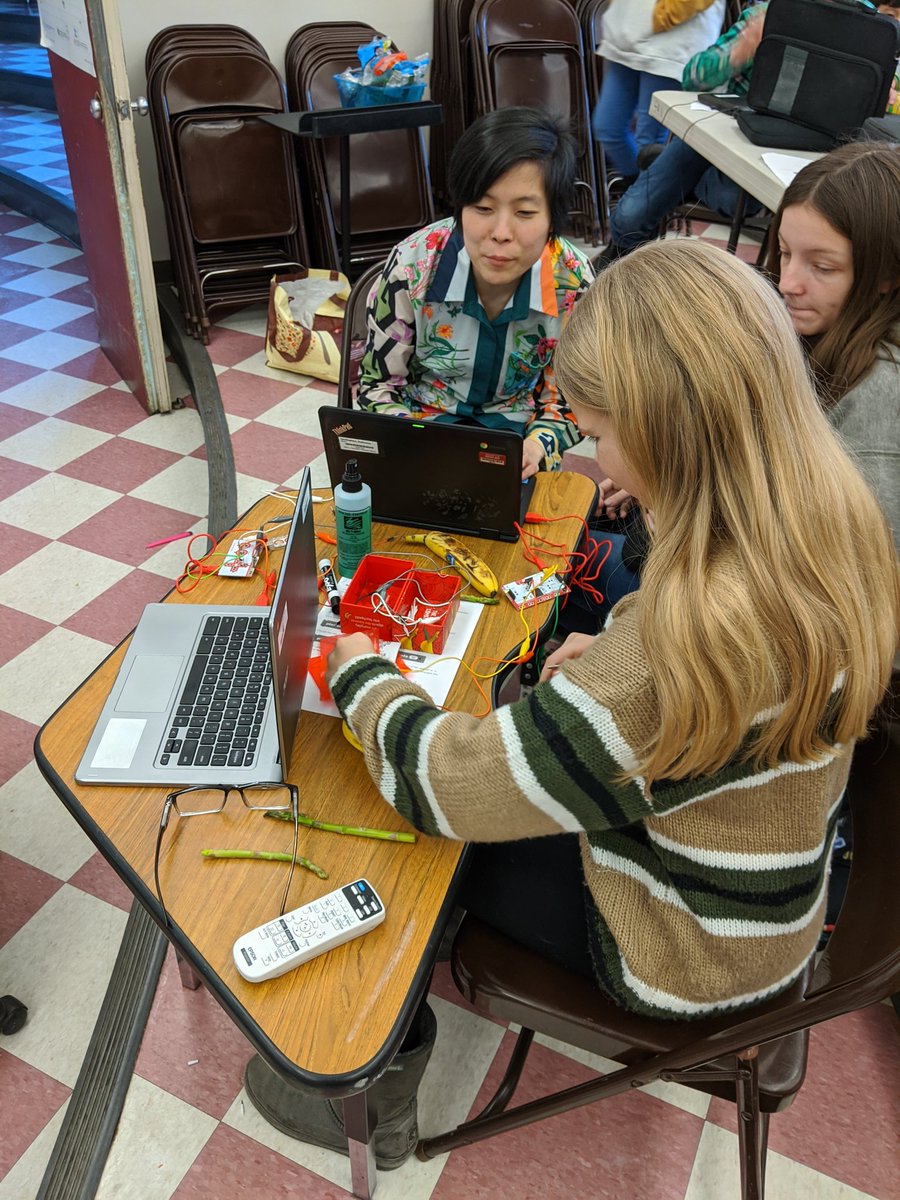DumontTech's tweet image. @makeymakey piano at #CodeALaMode #HourofCode2019 @nmspride #WeAreNoble #STEAM