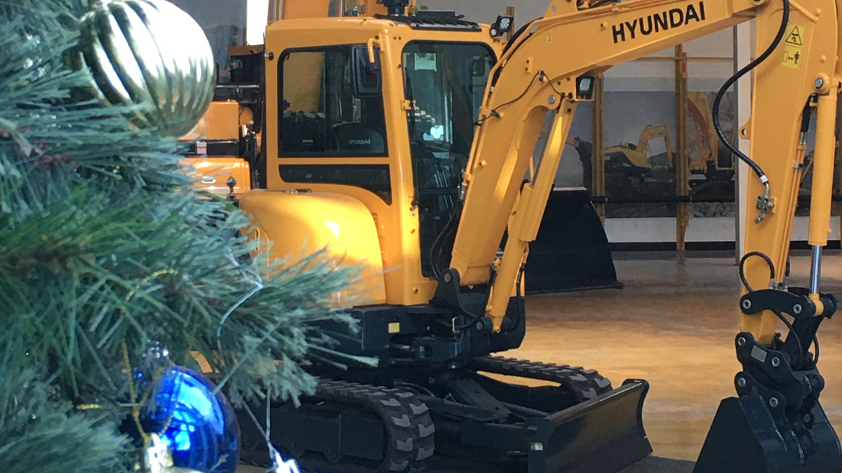 hyundaiceusa's tweet photo. Still working on your Christmas shopping list? Call your local Hyundai Construction Equipment dealer for a Hyundai R35z-9A Mini Excavator with an angle dozer blade! π²π²π #TomorrowsEdgeToday #heavyequipmentforchristmas #miniexcavator #compactexcavator #hyundaiedge #excavator https://t.co/MplgttHtji