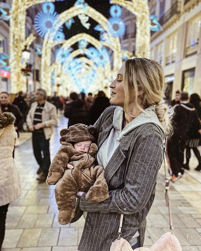 dollactitud's tweet photo. A mamá se le cae la baba 🤤 papá hace la foto 📸 y mientras la gente grita: “mira un bebé oso!! Que monada” jajajaja 🧸
.
{no puedo negar que a pesar de las molestias y las noches sin dormir, estoy viviendo un sueño} .
.
.
#dollactitud #momlife #bebebolita #babydante #bebeoso #… https://t.co/FcAo7SLyny