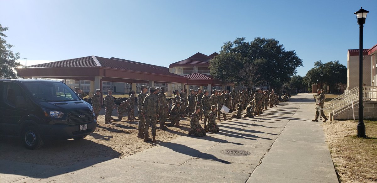 CyberDistrictFG's tweet photo. Please keep the service members from Fort Gordon headed out on Holiday block leave in your prayers. https://t.co/lhbAX3vQT3