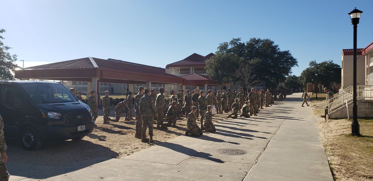 CyberDistrictFG's tweet photo. Please keep the service members from Fort Gordon headed out on Holiday block leave in your prayers. https://t.co/lhbAX3vQT3