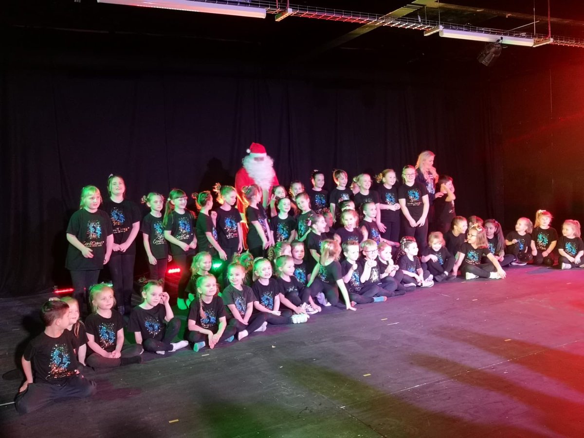ConfiDance_Co's tweet photo. Gendros, Neath, Pontardawe &amp; Killay shows DONE! An excellent job all around. Thank you to all the parents for your support. Merry Christmas! 🎅🏼🎄 https://t.co/RF78V35bqW