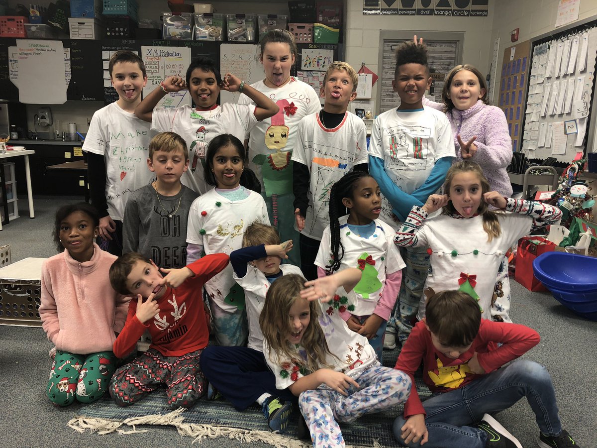 Mrs_AGolden's tweet photo. Life is great with these amazing 3rd graders and their families. Breakfast was a success! Merry Christmas from the Golden Knights! https://t.co/xlREhzBUE4