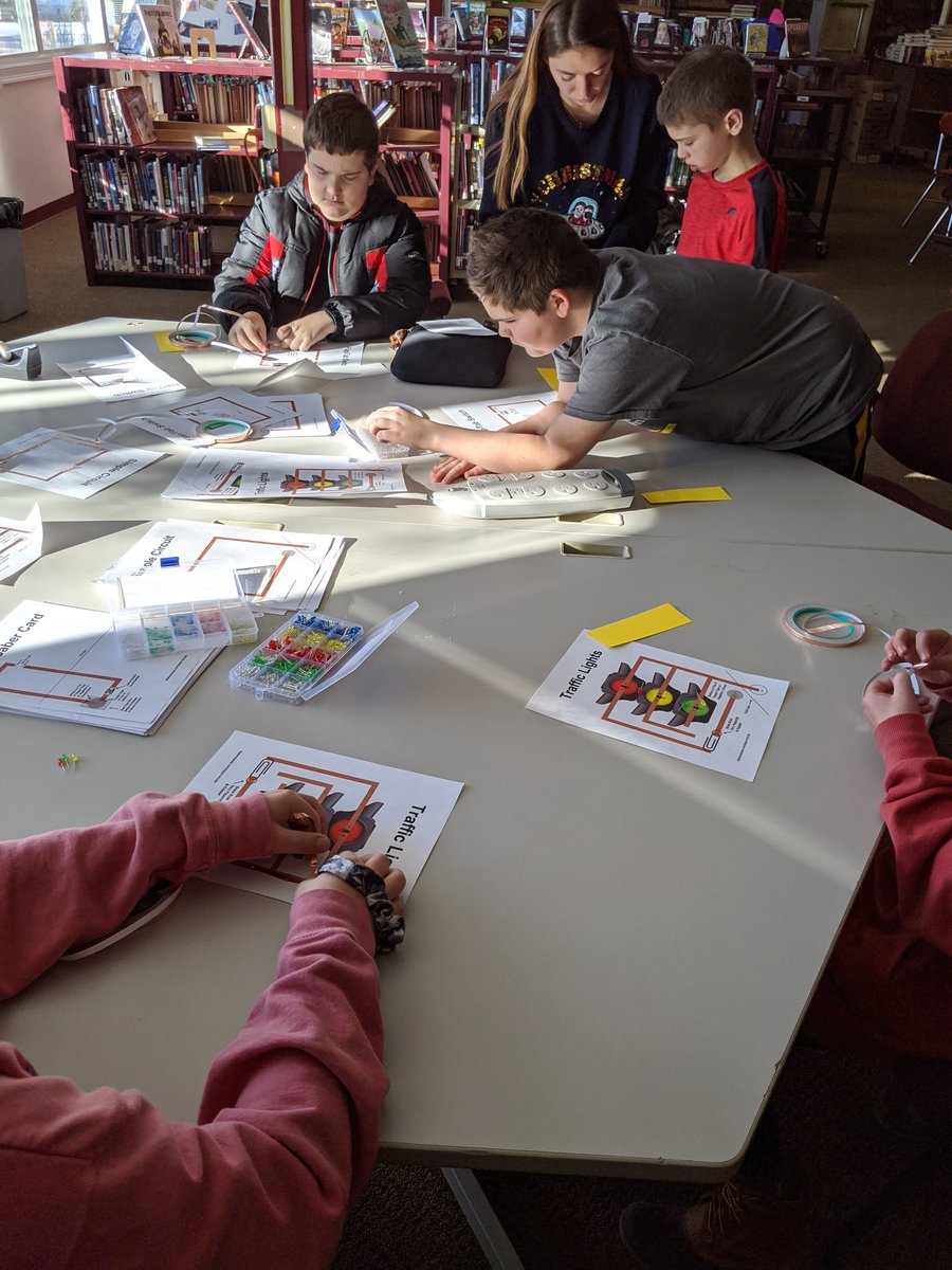 DumontTech's tweet image. #PaperCircuits at #CodeALaMode #HourofCode2019 @nmspride #WeAreNoble #STEAM