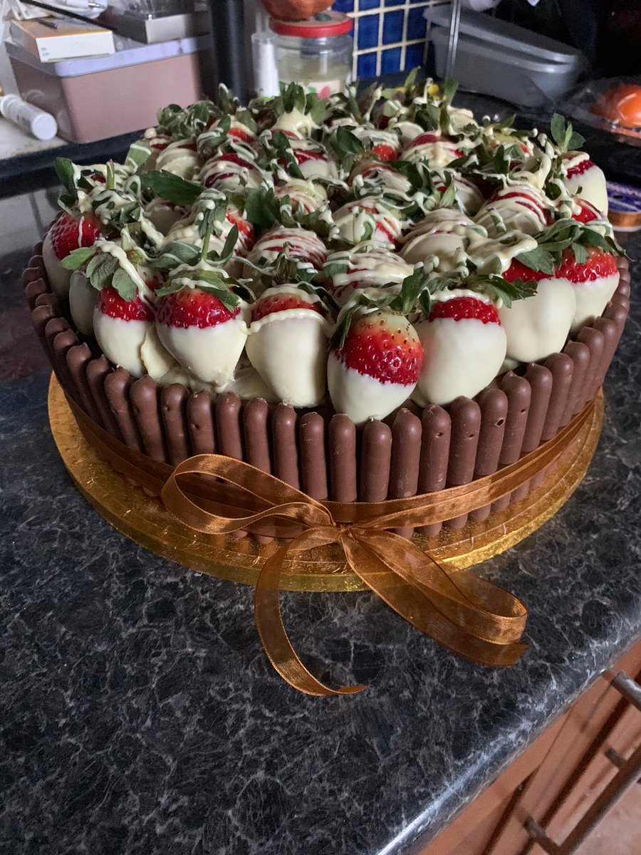 MayMaysCakery's tweet photo. On the 7th day of Christmas May May's Cakery gave to......a strawberry chocolate winter cake to chase the cold away.

Find us on #deliveroo https://t.co/fGhjwX3qkG