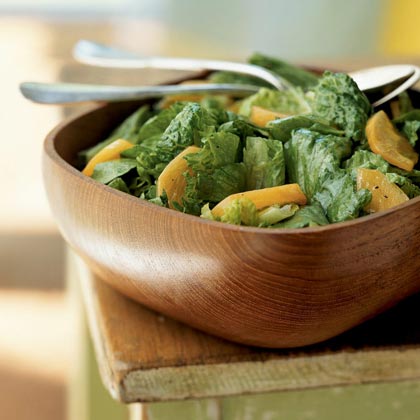 Simple_Simmons's tweet photo. This simple salad is made special with the use of high-quality ingredients. Choose crisp, globe-shaped #Fuyu #persimmons, which remain firm even when ripe--making them an ideal ingredient for fall salads. #Slice #Eat #Sweet https://t.co/Ap1uGr3Cyi https://t.co/t03W1QfWj6