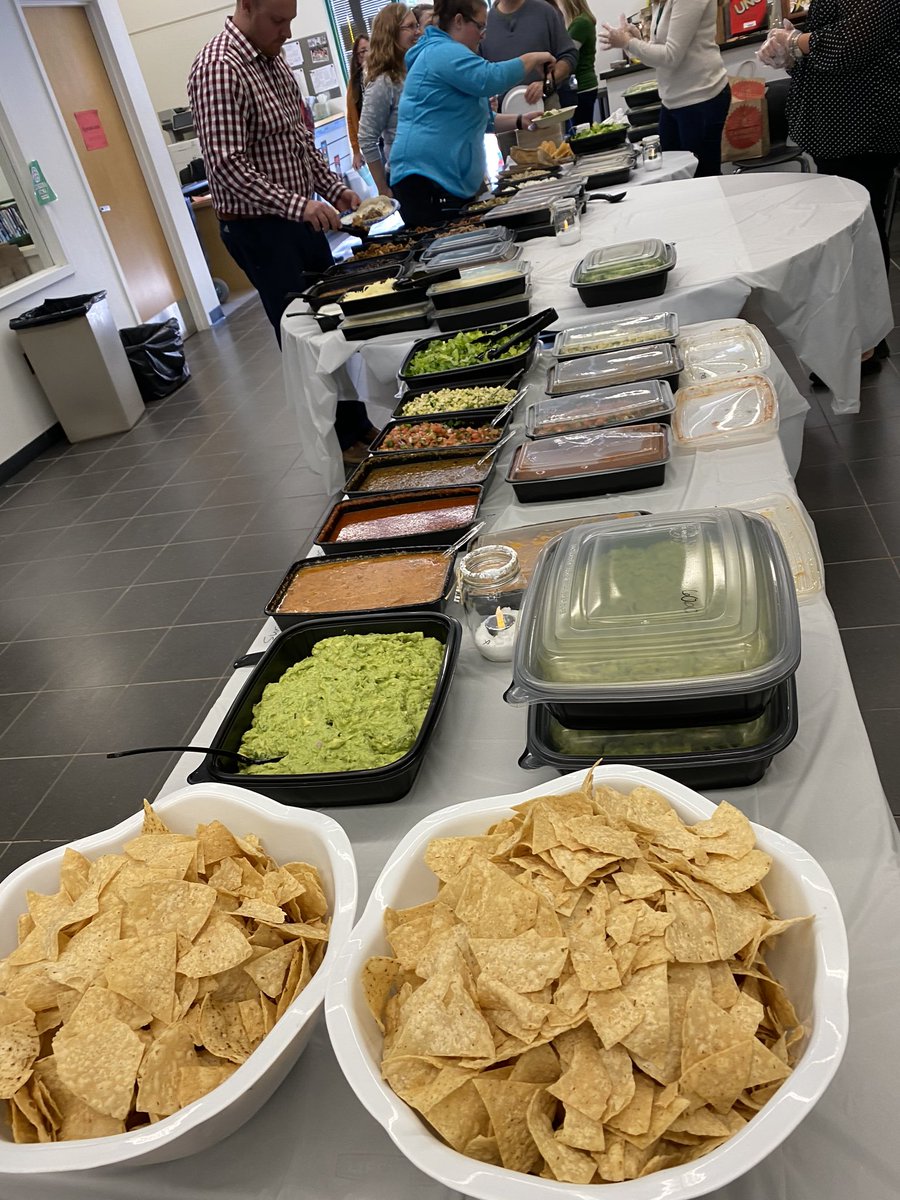 TVHSPTSG's tweet photo. Thank you TVHS parents who donated and our great PTSG Committee for putting on a Holiday Luncheon for the hard working TVHS professionals! https://t.co/jibRVcGs23