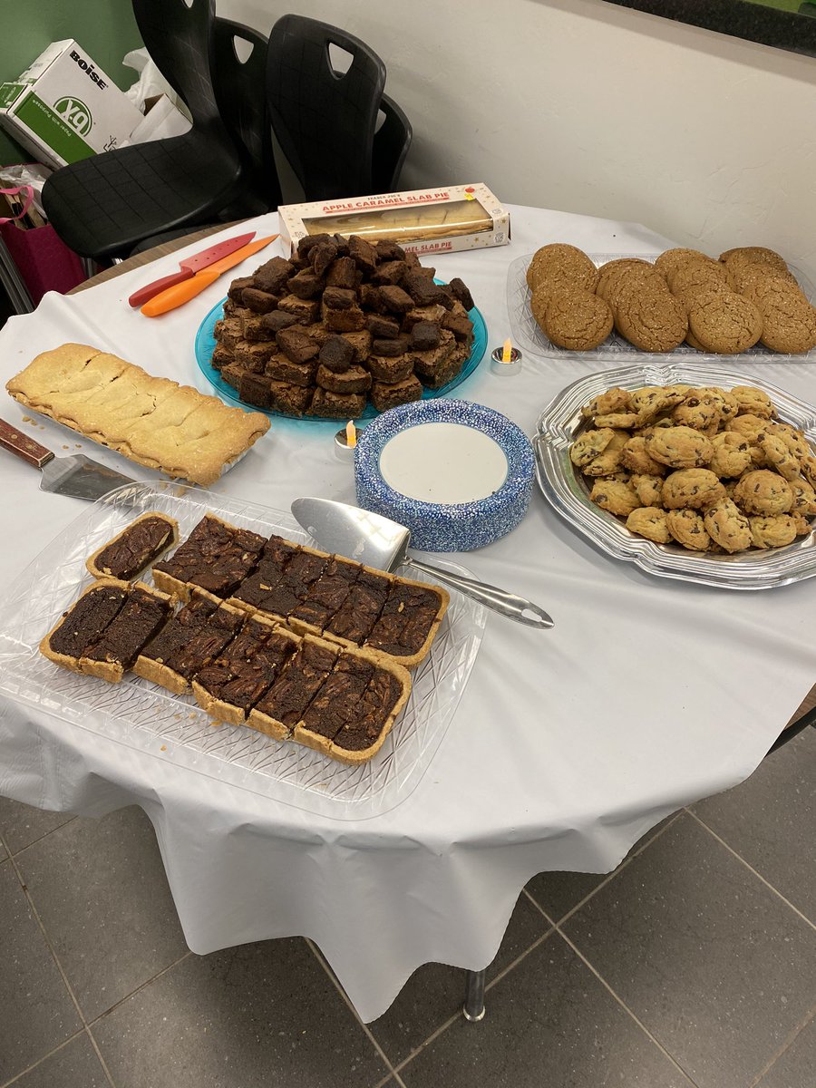 TVHSPTSG's tweet photo. Thank you TVHS parents who donated and our great PTSG Committee for putting on a Holiday Luncheon for the hard working TVHS professionals! https://t.co/jibRVcGs23
