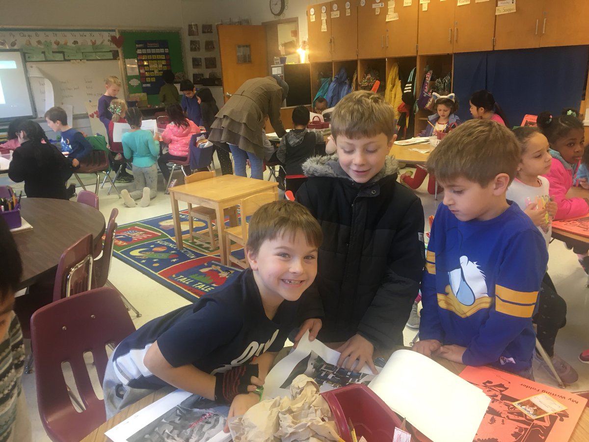 LresMonarchs's tweet photo. Second and First Grade Authors sharing their published work.                 #lresmonarchs #secondgrade #communicators https://t.co/Ov9jKP0Wjg