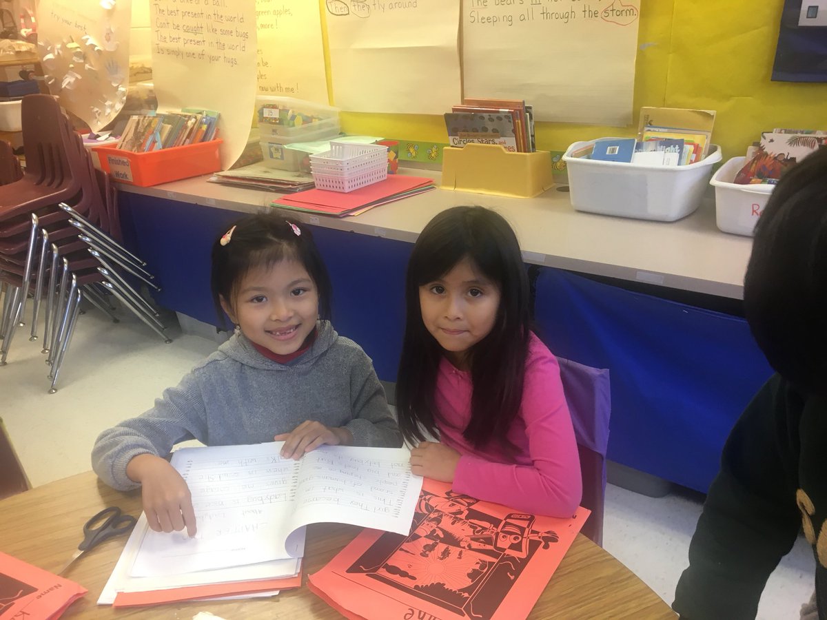LresMonarchs's tweet photo. Second and First Grade Authors sharing their published work.                 #lresmonarchs #secondgrade #communicators https://t.co/Ov9jKP0Wjg
