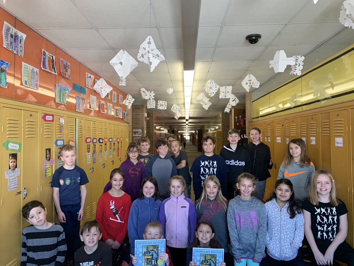 gcooney22's tweet photo. Taking advantage of STEM and literacy to create some snowflakes inspired by Snowflake Bentley. ❄️ #bcsdtitans #BPM #weekbeforebreak #BeATitan ⛄️ https://t.co/UeDir9mKAD