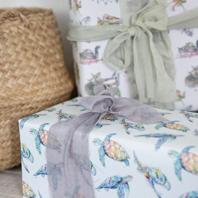 stepheartwork's tweet photo. Wrapping all the beautiful gifts I’ve bought from makers up and down the country lately 🎁 All in our post-consumer recycled wrapping of course 💫

Tomorrow is our last market in f the year and we are stoked that it is at @olivetreemarket ! Get there e… https://t.co/RHdgmiXJSs https://t.co/xtUBxdGkl7